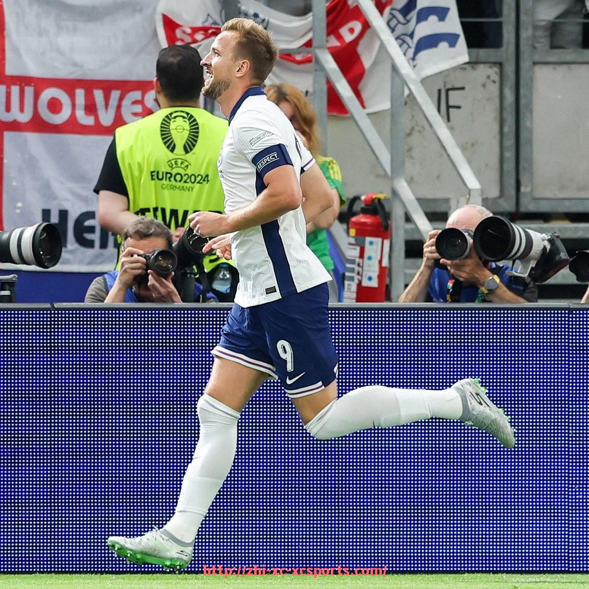 杏彩体育-法甲顶级前锋进攻技能解析：射术、位置感与配合