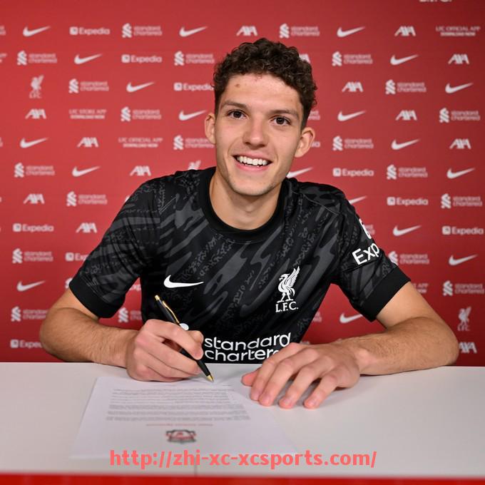 杏彩体育-法甲最新转会传闻汇总与球员动向预测